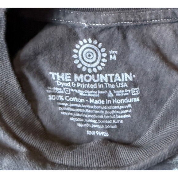 The Mountain Gray Wolf Shirt American Flag Long Sleeve Tee Size Medium M - Picture 2 of 7